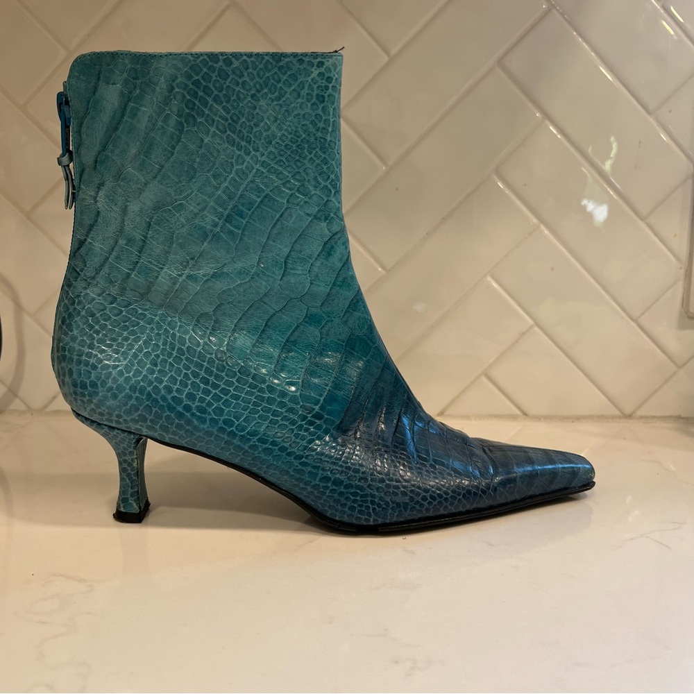 Vintage Stuart Weitzman Aqua Leather Croc Embossed Low Kitten Heel Boots - 6.5